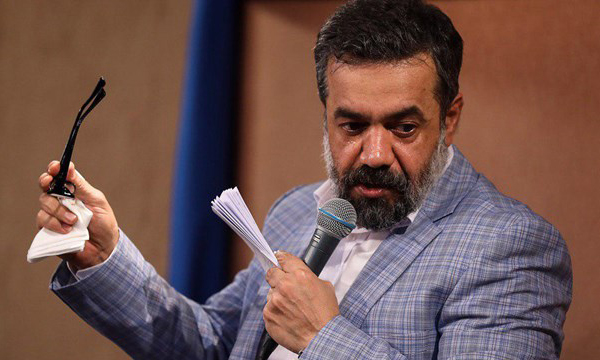 حاج محمود کریمی افتاده بین حجره